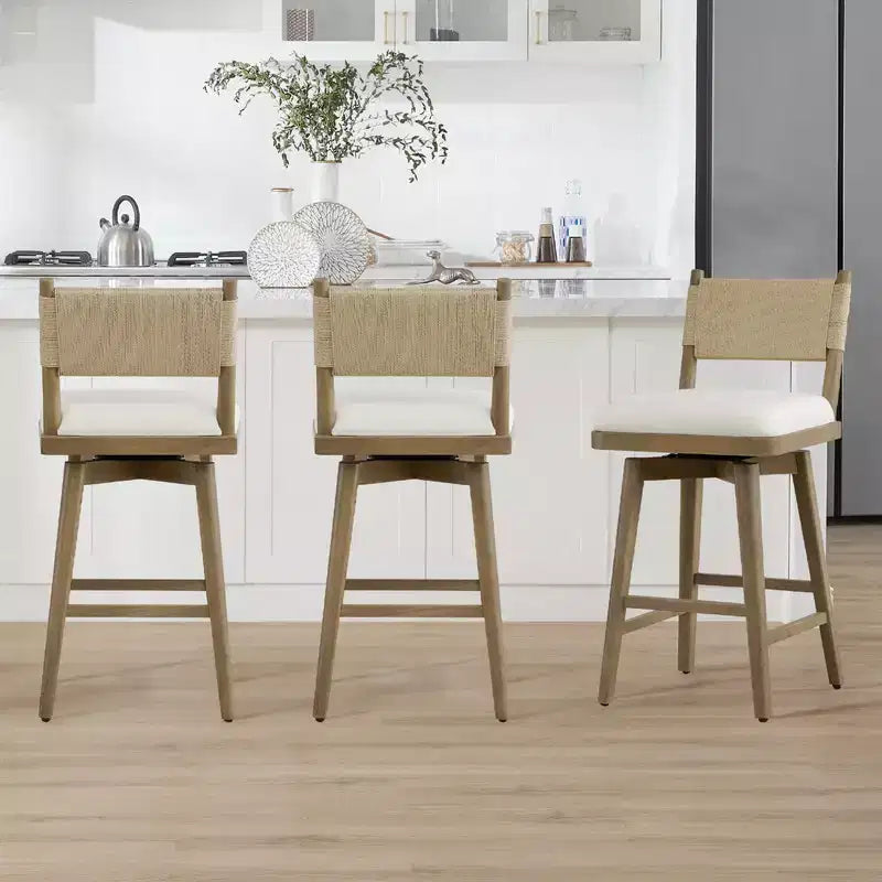 Tabouret de bar pivotant à hauteur de comptoir avec dossier tressé et structure en bois, naturel