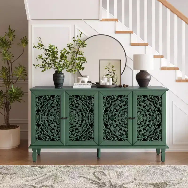 Bahut de 152 cm avec sculptures florales, 4 portes et 2 étagères