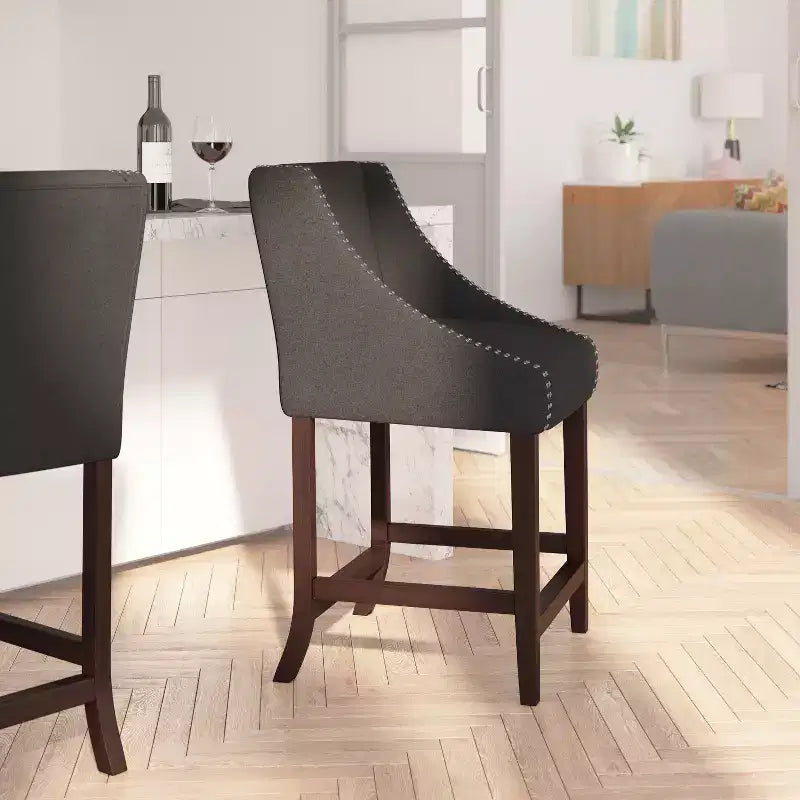 Tabouret de comptoir de 24 pouces avec garniture cloutée